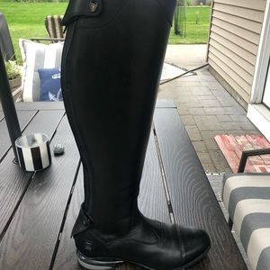 Like New Ariat Nitro Max! I’m relisting these the calf is too tight for me!